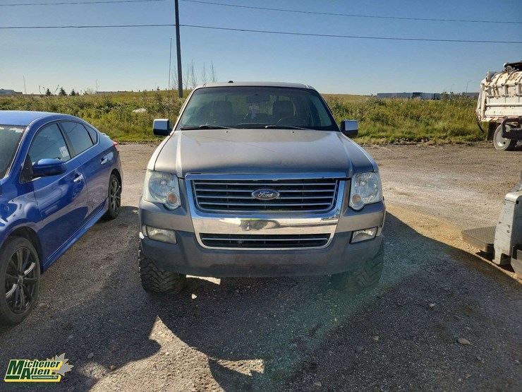 ford-explorer-sport-trac-image-3