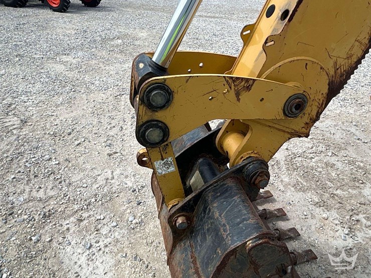 2017-caterpillar-420f2-it-image-22