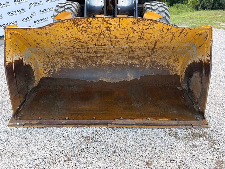 2022-john-deere-524-image-15