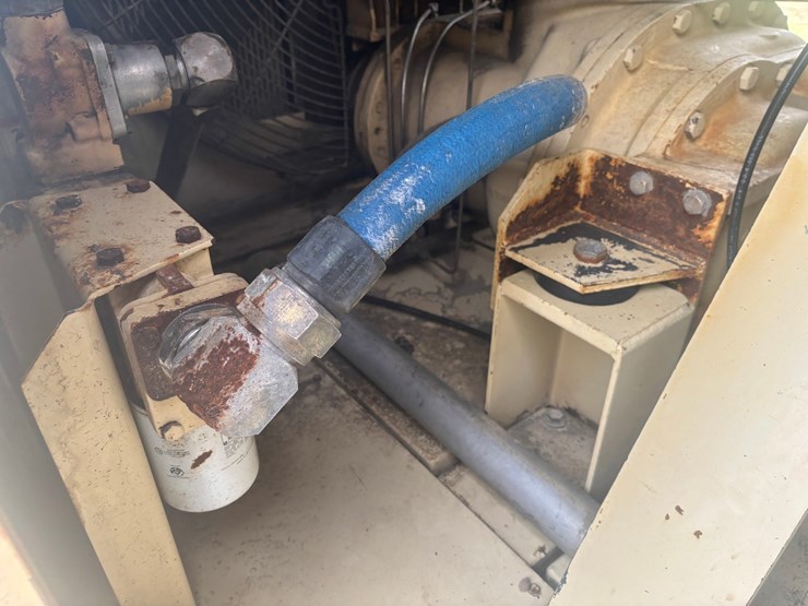 #3338-•-ingersoll-rand-ir900-towable-air-compressor-image-24