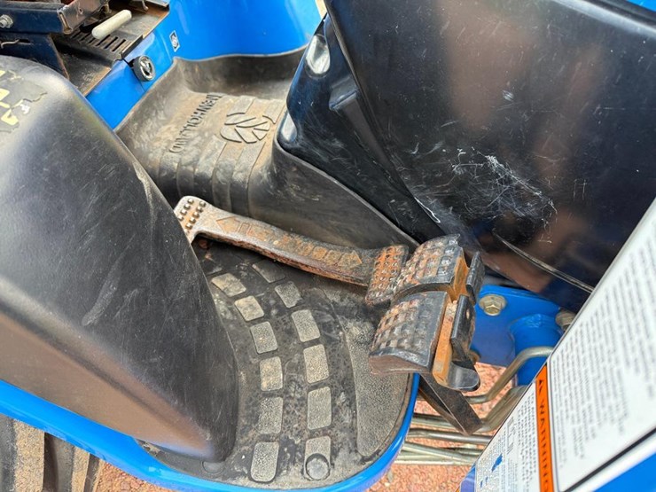new-holland-tc25d-image-39