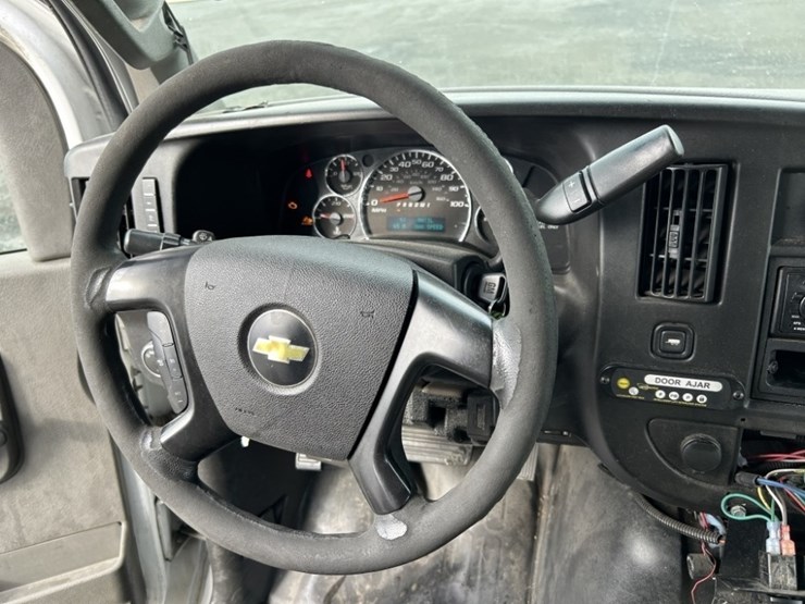 2016-chevrolet-express-paratransit-bus-image-17