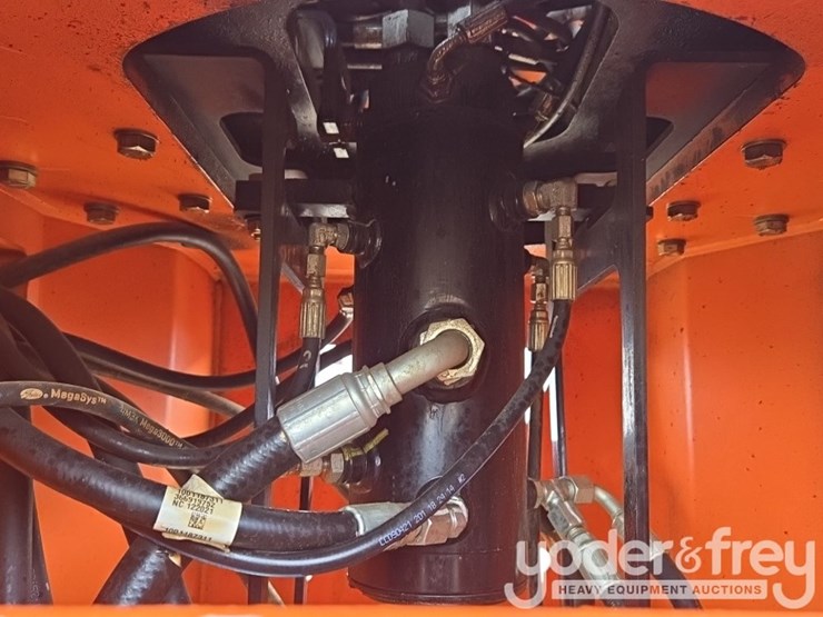 2022-jlg-660sj-image-44