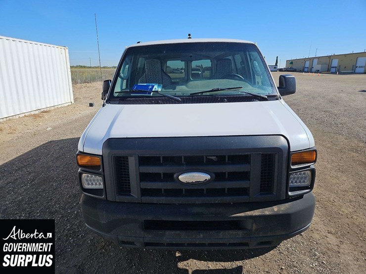 2014-ford-cargo-image-8