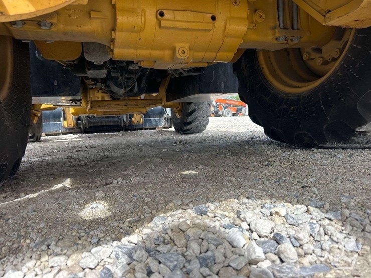 2017-caterpillar-420f2-it-image-41
