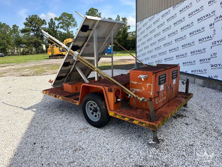 2006-automotive-transformation-solar-highway-advisory-radio-trailer-image-3