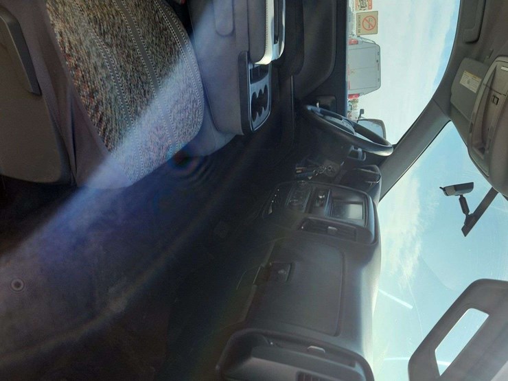 2017-chevrolet-silverado-1500-image-18