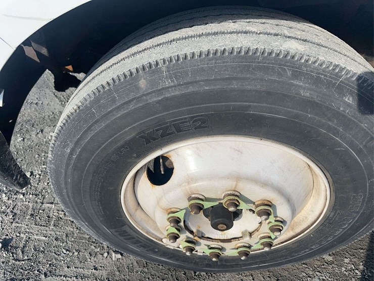 2005-ford-f650-xl-image-9