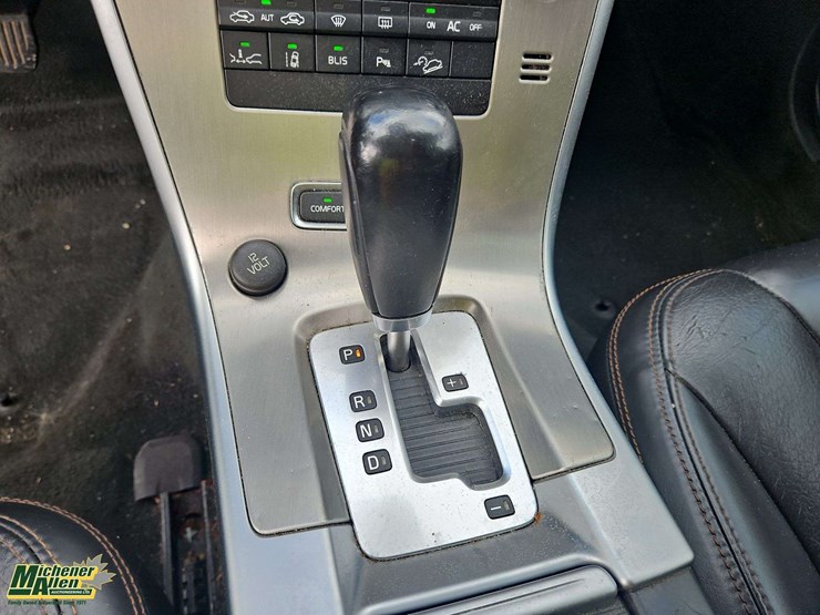 2010-volvo-xc60-image-22