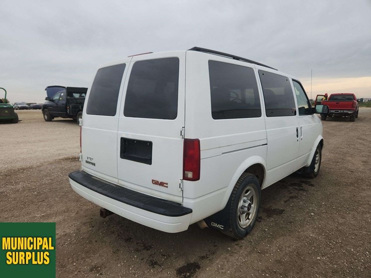 2004-gmc-safari-image-4
