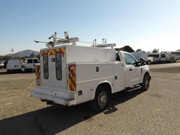 2019-ford-f250-xl-image-3
