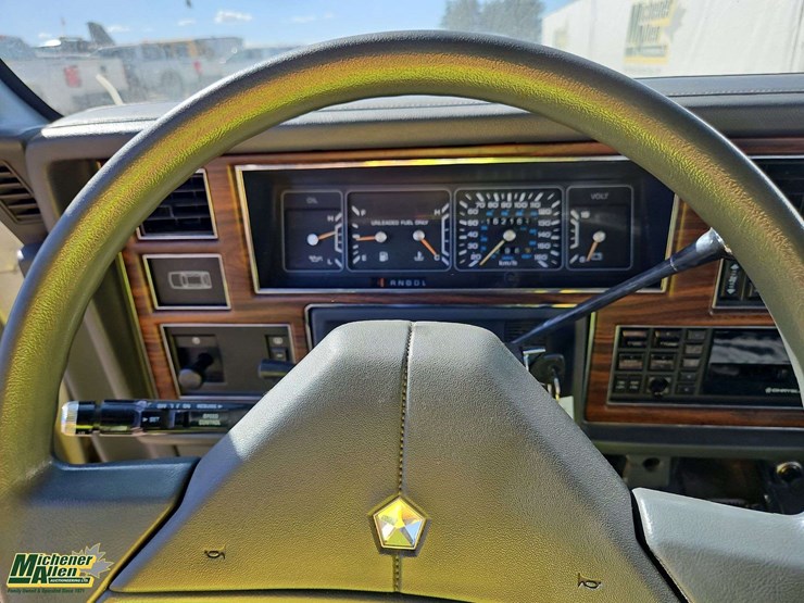 1989-chrysler-new-yorker-image-17