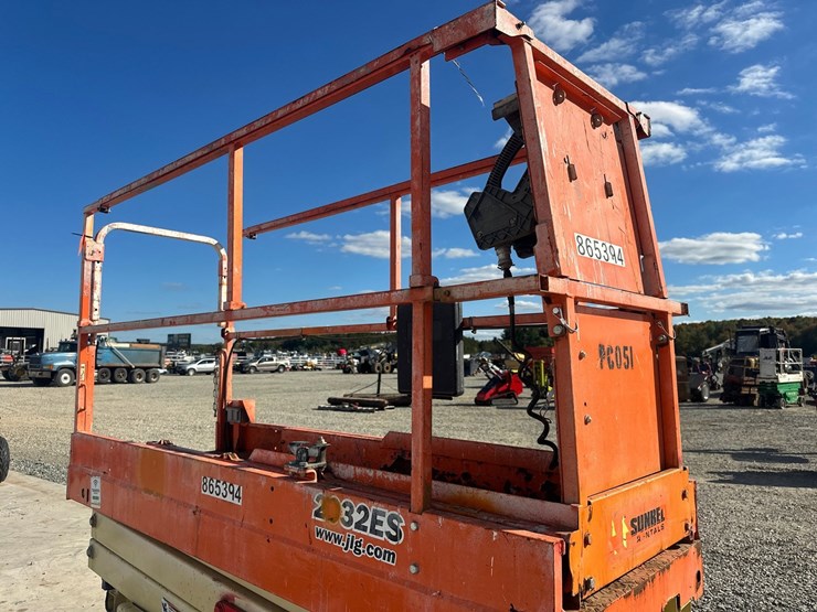 2016-jlg-2032es-image-12