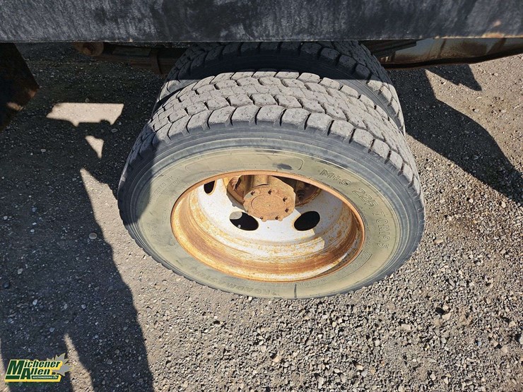 2010-ford-f550-image-10
