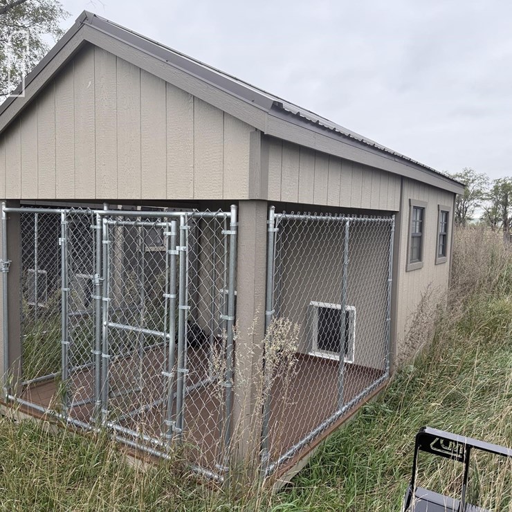 DOGHOUSE/ KENNEL