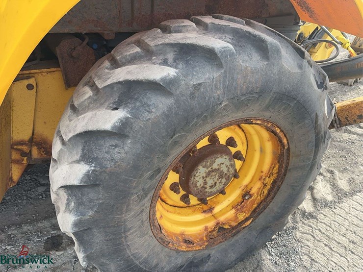 new-holland-b95b-image-9