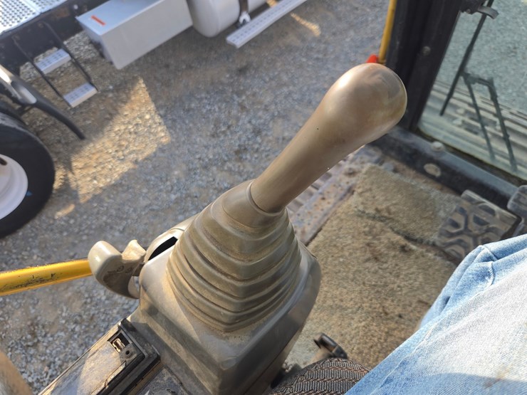 caterpillar-330b-image-54