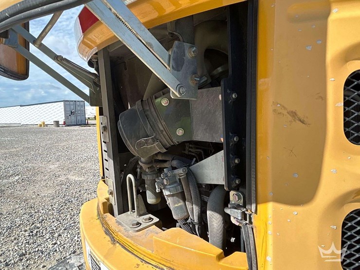 2017-deere-26g-image-8