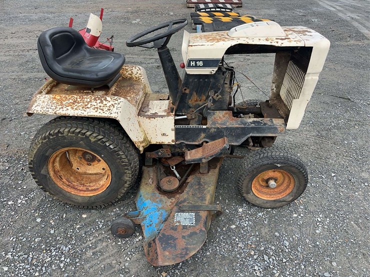 bolens-h-16-lawn-tractor-with-blower-and-snow-blade--no-engine-image-4