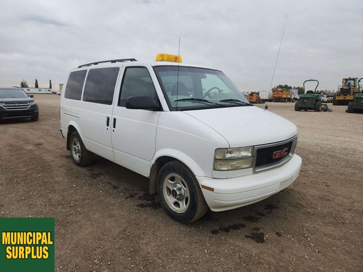 2004-gmc-safari-image-2