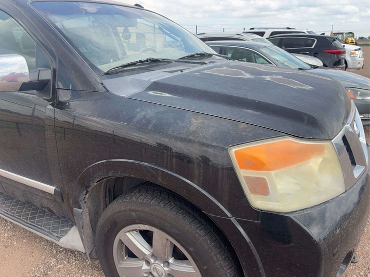 2011-nissan-armada-image-9