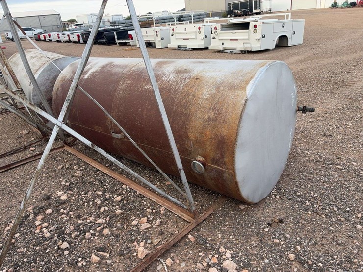 farm-fuel-tank-with-stand-image-10