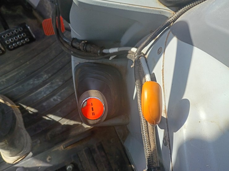 2021-new-holland-ts6.110-image-42