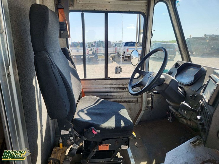 2014-freightliner-mt45-image-13