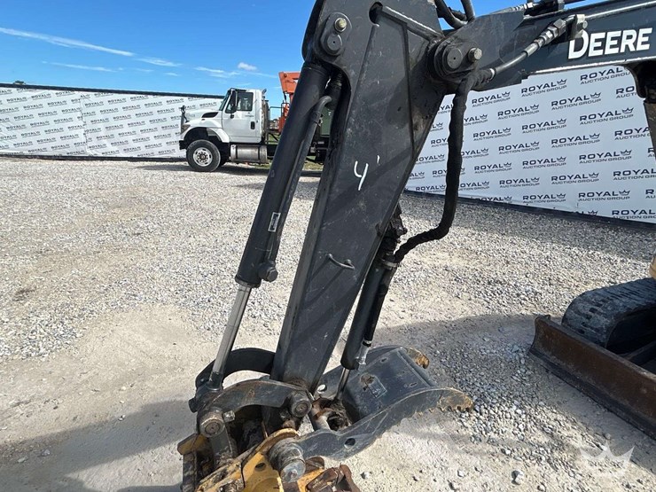 2015-deere-26g-image-15
