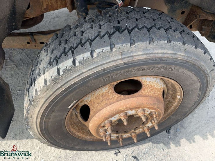 2012-ford-f550-xl-image-12