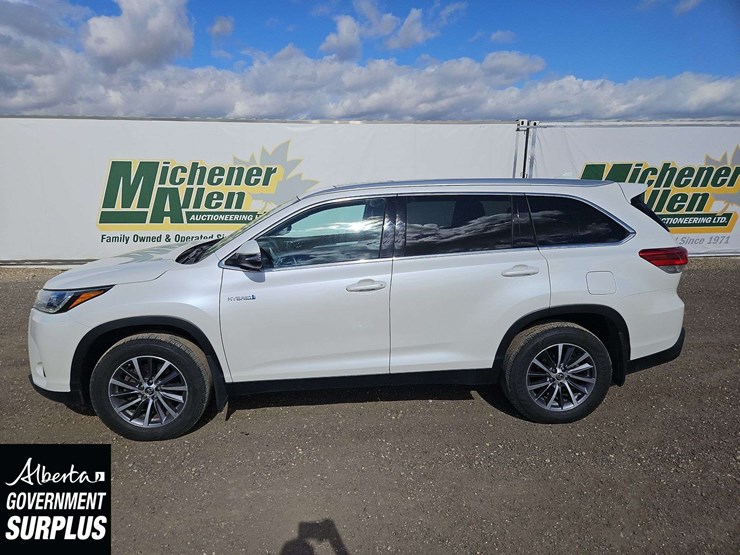 2019-toyota-highlander-hybrid-image-5
