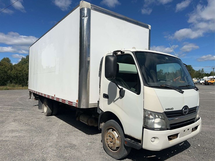 2015-hino-195-image-3