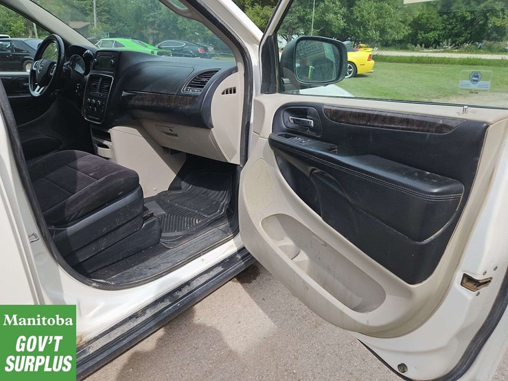 2011-dodge-grand-caravan-image-22