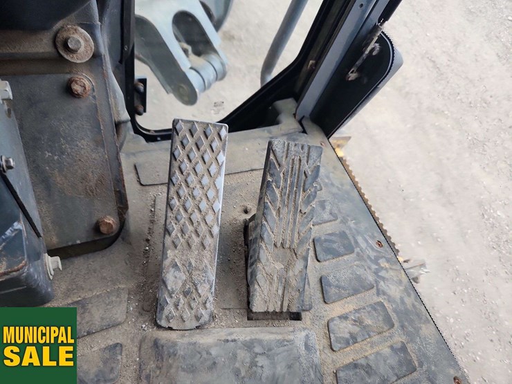 2012-deere-770gp-image-15