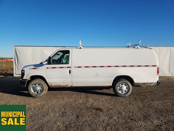 2011-ford-cargo-image-5