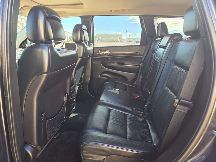 2013-jeep-grand-cherokee-laredo-image-12