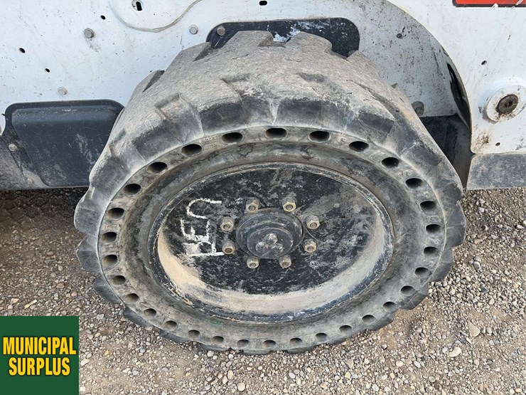 2014-bobcat-s650-image-10