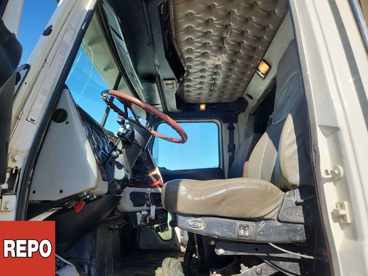 2014-western-star-4900-image-15