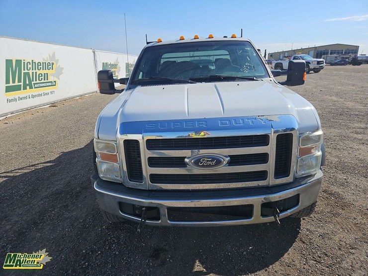 2010-ford-f550-image-8