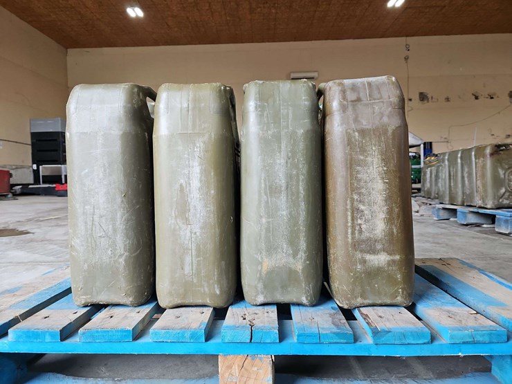 4-20l-diesel-fuel-cans-image-3