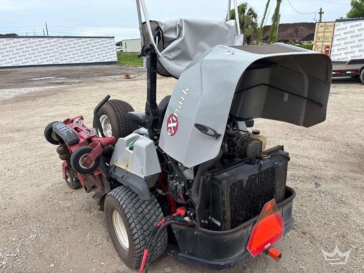 exmark-zero-turn-commercial-mower-image-4