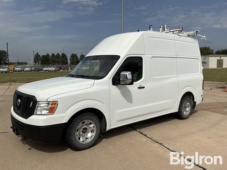 2017-nissan-nv2500-image-1