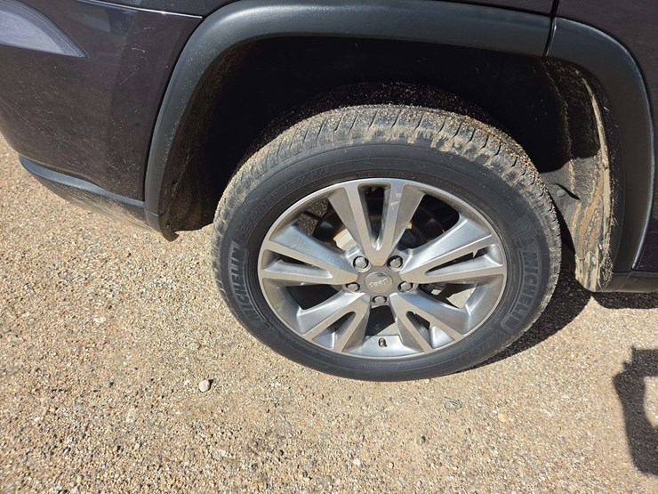 2013-jeep-grand-cherokee-laredo-image-27