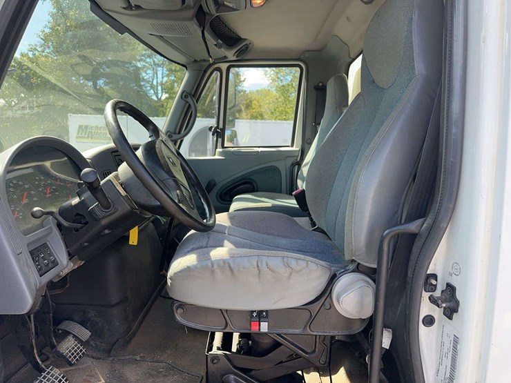 2006-international-durastar-4300-image-24