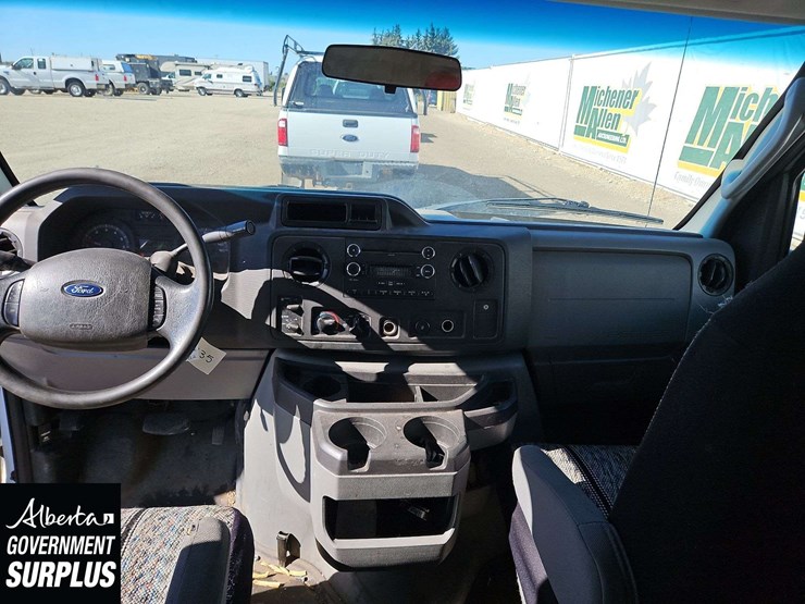 2014-ford-cargo-image-16