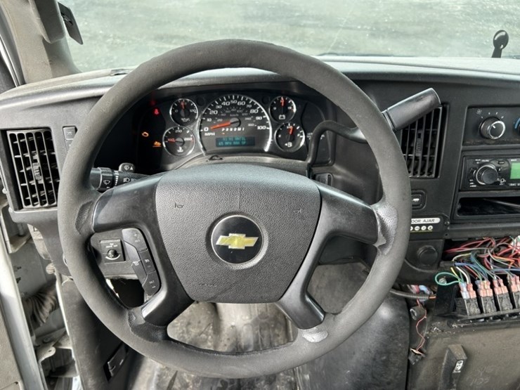 2016-chevrolet-express-paratransit-bus-image-18