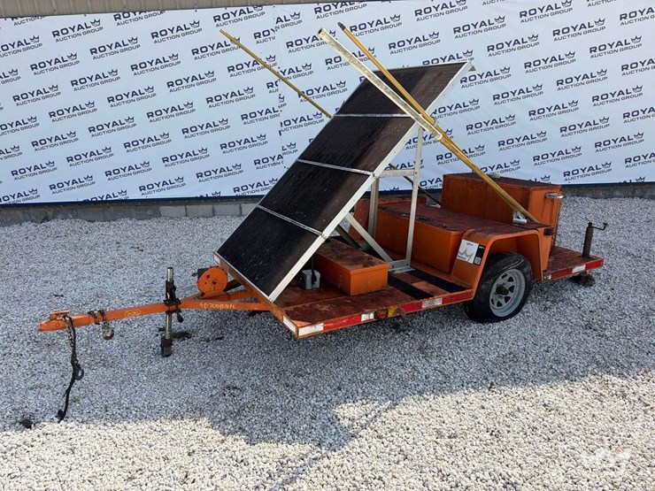2006-automotive-transformation-solar-highway-advisory-radio-trailer-image-1
