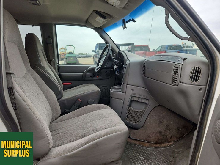 2004-gmc-safari-image-26