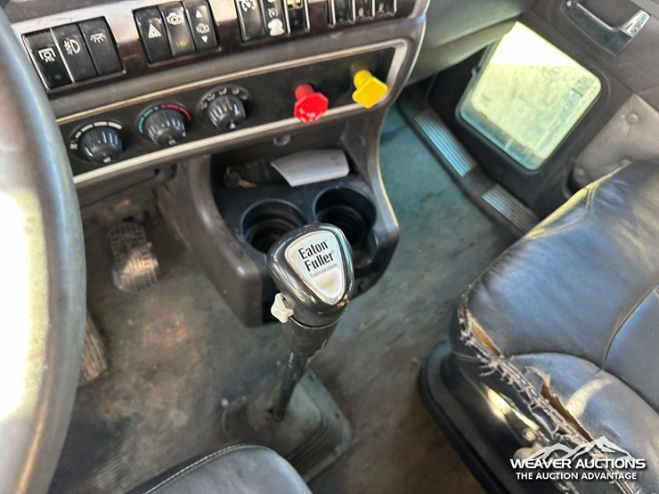 2011-kenworth-t800-image-27
