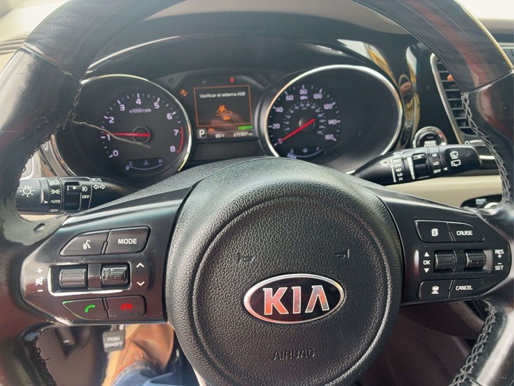 2017-kia-sedona-image-25